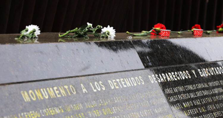 Oficialismo presenta proyecto de ley para castigar con prisión el negacionismo de violaciones a DDHH