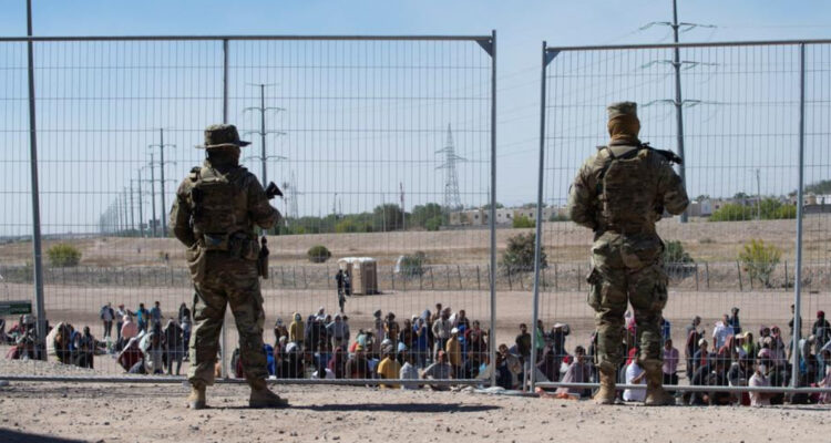 Proyector busca dar vía libre a Joe Biden para expulsar inmigrantes