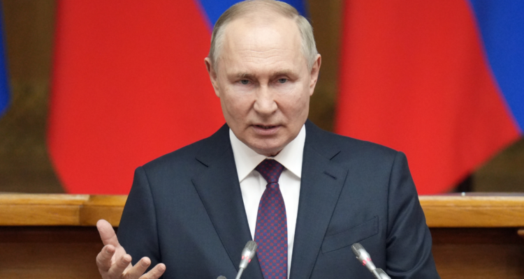 Vladimir Putin arremete contra organizaciones internacionales deportivas por restricciones para jugadores rusos.