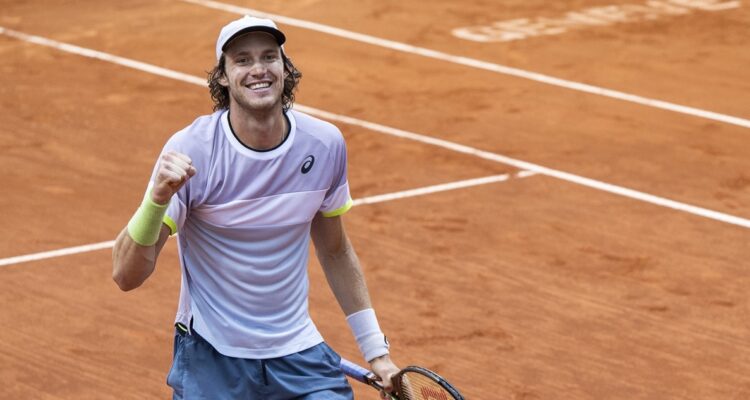 Nicolás Jarry sigue festejando tras su título en Ginebra.