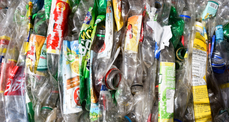 Reciclaje de botellas de plástico