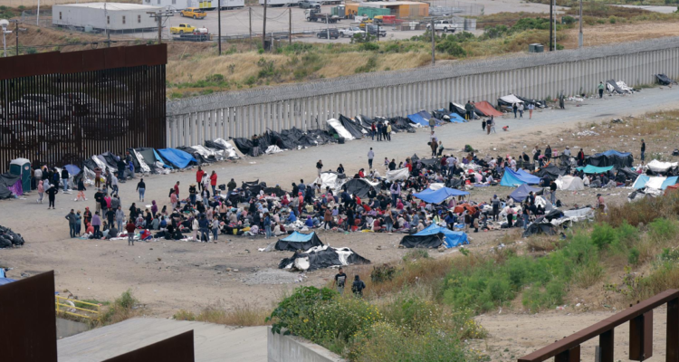 Migración irregular en la frontera de México con Estados Unidos.