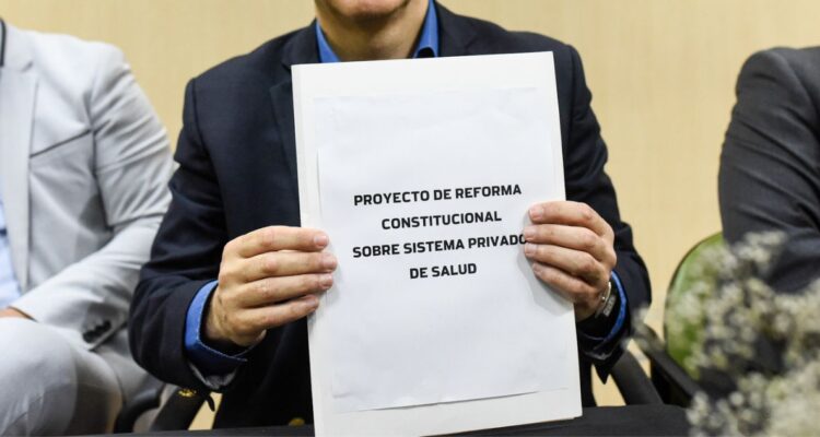 “Campaña del terror”: Colegio de Enfermeras rechaza reforma constitucional “alternativa” para isapres