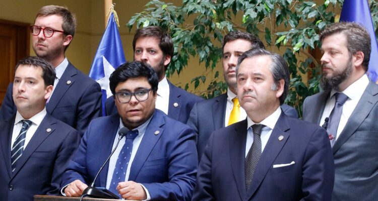 Republicanos (Bancada del Partido Republicano) anunciaron que votarán en contra del aumento del sueldo mínimo de forma gradual a $500 mil