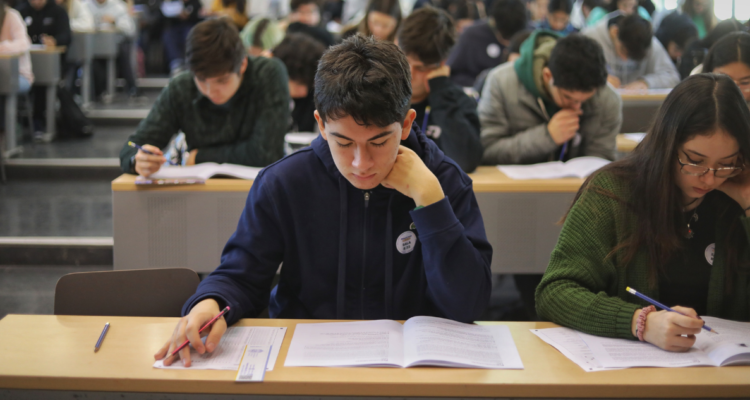 Revelan lista de carreras con más titulados de 2022: una Ingeniería sube y dos Pedagogías caen.