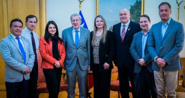 Diputados RN piden a Cancillería revisar los tratados con Bolivia en medio de crisis migratoria