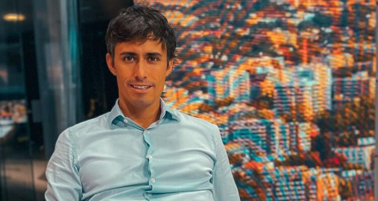 El periodista Roberto Cox en CHV.