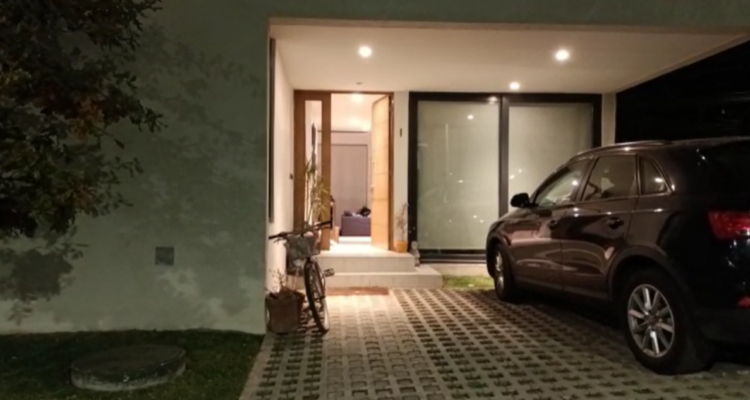 Delincuentes aprovechan cortes de luz en La Reina: dos viviendas fueron asaltadas