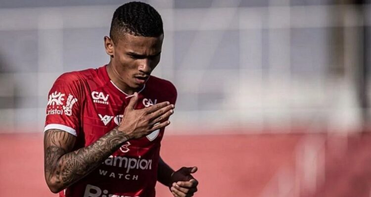 Expulsan de por vida de las canchas a Romário por amañar partidos