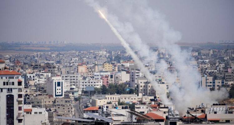 Casi 300 cohetes y 22 palestinos muertos: Israel protagoniza sangrienta jornada en Franja de Gaza