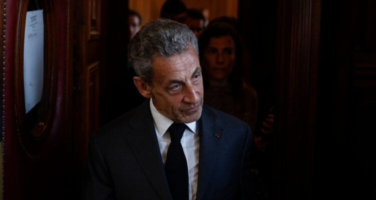Confirman pena de cárcel para el expresidente francés Sarkozy por corrupción