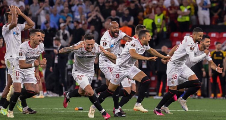 Sevilla festeja título de Europa League ante la Roma en penales