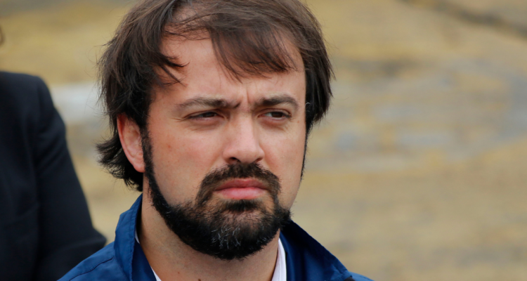 Sharp por avance de Republicanos: “Para ellos sería mejor que estuviésemos en casa muertos de miedo”.