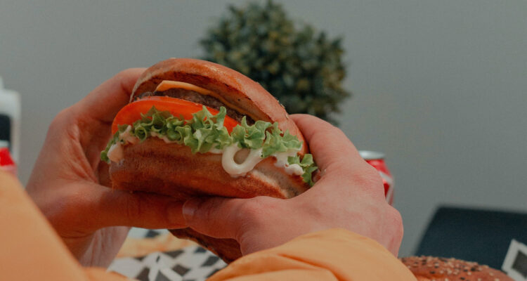 Estudio descubre por qué personas con sobrepeso siempre tienen hambre