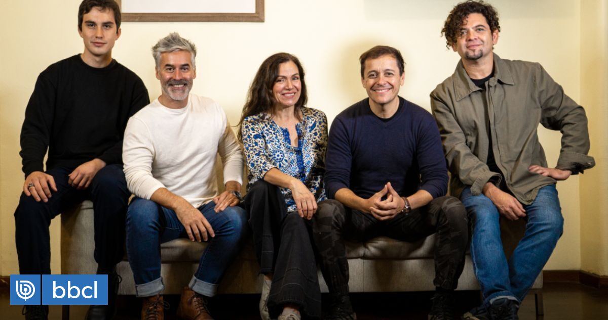 Carlos Díaz y obra "Deja que los perros ladren" "Es una crítica pero