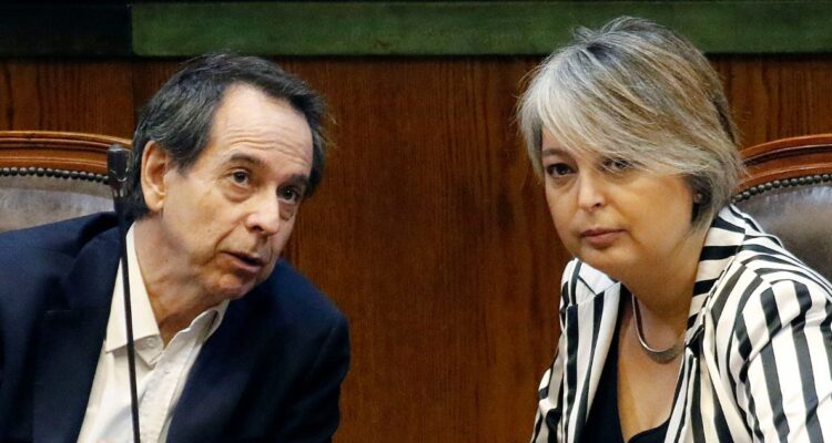 “Se arriesga reforma previsional”: oposición critica al Gobierno por salida de subsecretario Larraín