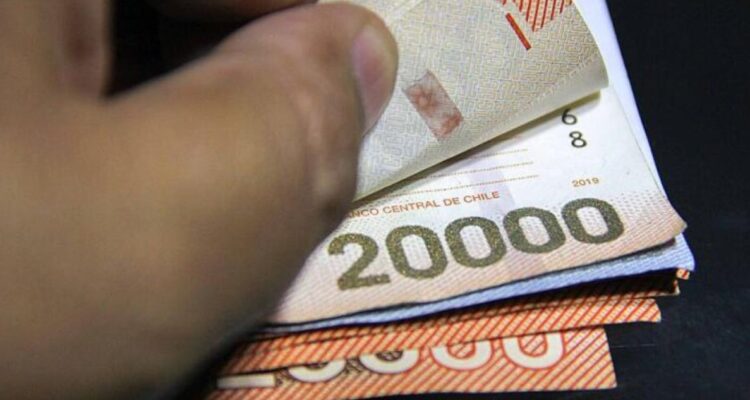 El sueldo mínimo llegará a $500.000 en 2024