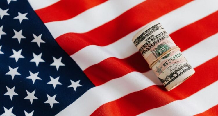 Biden y republicanos alcanzan principio de acuerdo para aumentar techo de deuda en EEUU