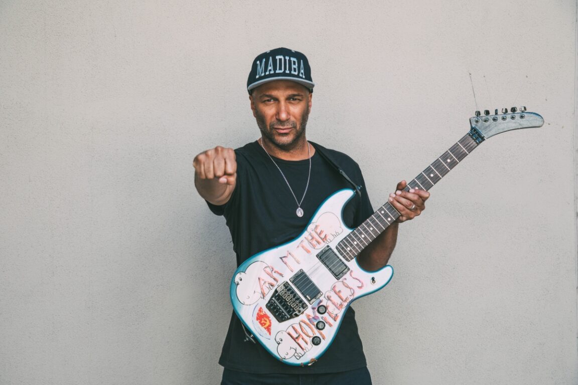 Tom Morello adelanta su regalo para Víctor Jara: "Los chilenos son el mejor público rock de planeta"