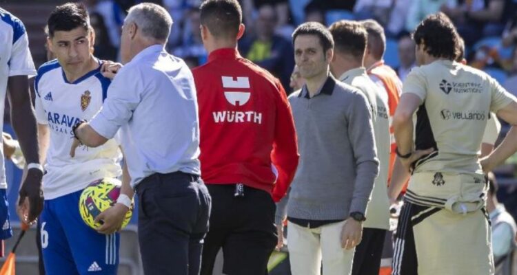 Tomás Alarcón (izquierda) en duelo del Real Zaragoza.