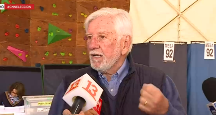 Torrealba habla al votar y reclama inocencia: “Dinero de Vitacura está en los colegios, en las calles”