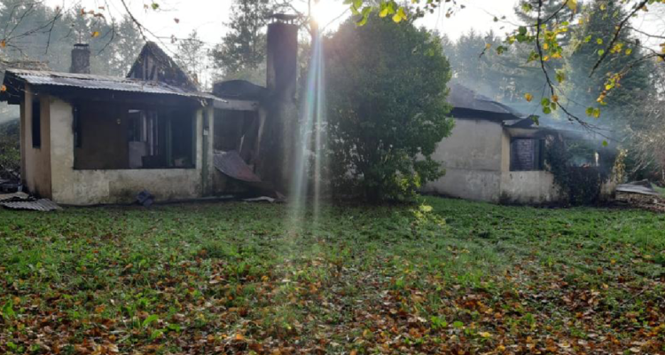 Tres viviendas fueron destruidas tras ataque incendiario en La Araucanía