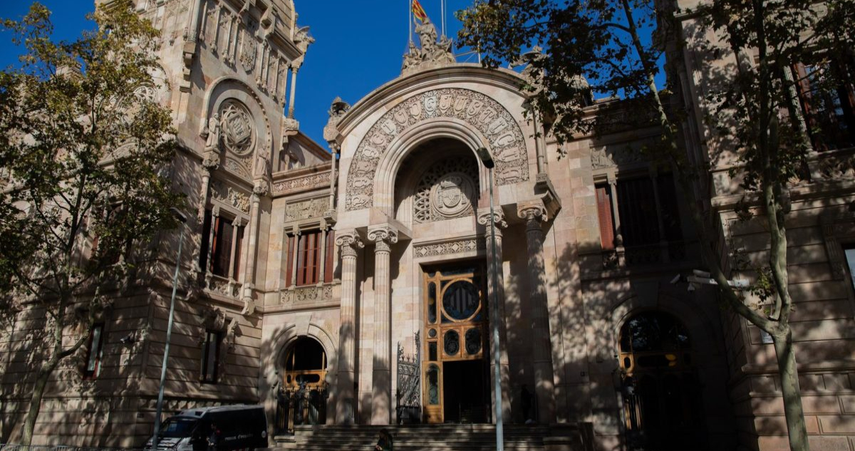 Tribunal español ampara a chilena a la que se le denegó la residencia y frena orden de expulsión
