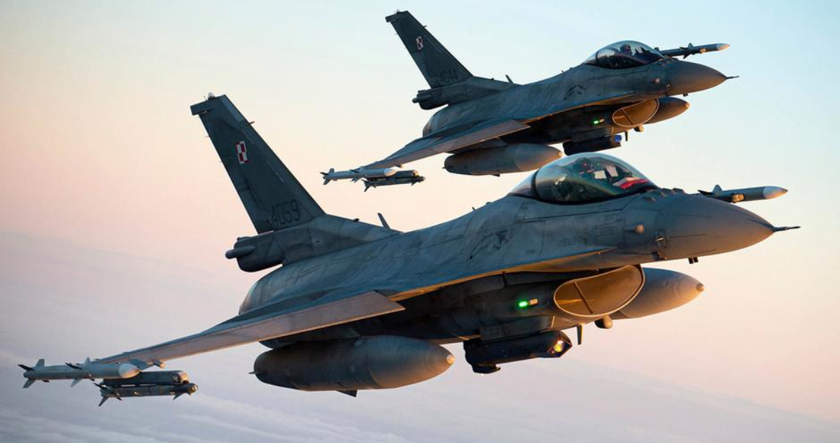 Ucrania ya hace planes de guerra con aviones caza F-16