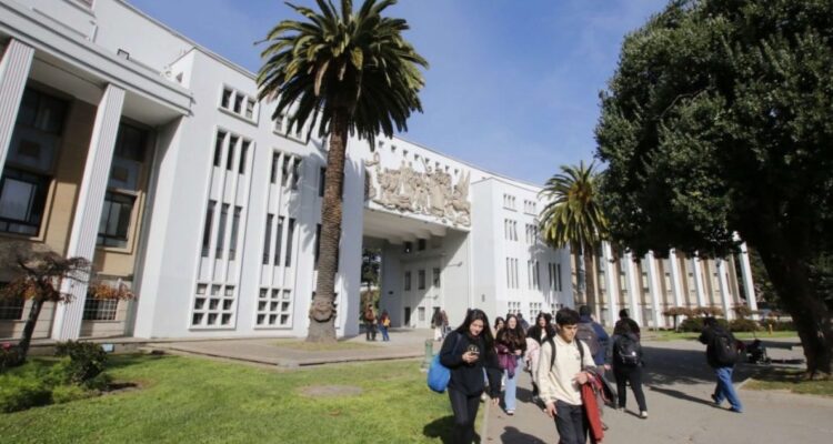 Polémica en redes social tras anuncio de la Universidad de Concepción (UdeC) de apertura de carrera de Teatro para Admisión 2024.