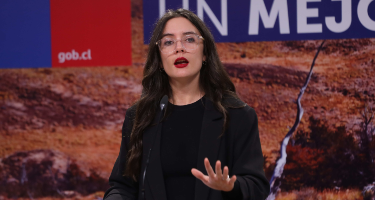 Vallejo acusa “borrón y cuenta nueva” por proyecto de salida alternativa a isapres: “Nos preocupa”.