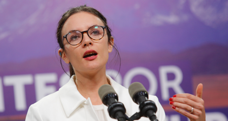 Vallejo llama a “generar acuerdos” tras arremetida republicana: “Ningún sector es autosuficiente”.