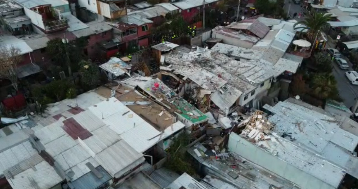 Imágenes aéreas muestran la destrucción que dejó explosión en Lo Barnechea
