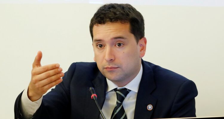 Disputado Cristian Araya