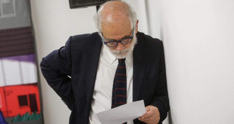 Oposición no descarta AC contra el ministro Montes tras nuevos antecedentes sobre Urbanismo Social