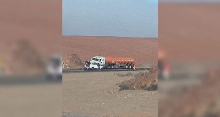 Fatal accidente entre camión que trasladaba ácido y vehículo menor deja cuatro muertos en Chañaral