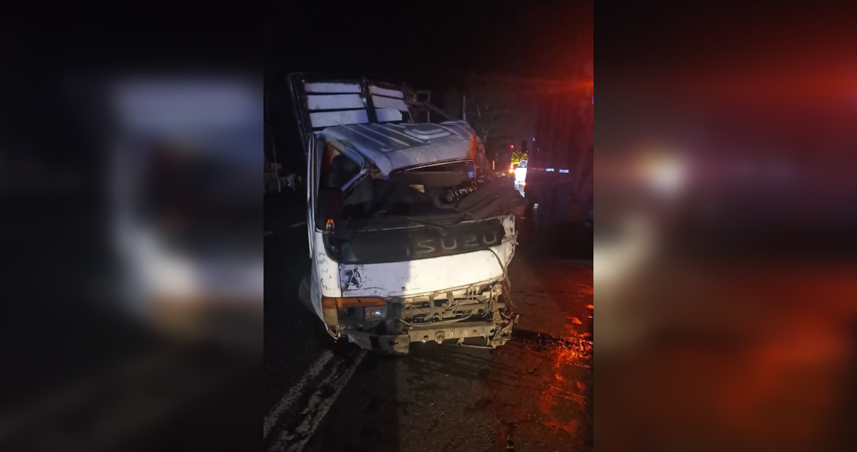 Accidente de tránsito entre dos camiones deja al menos un muerto en Constitución