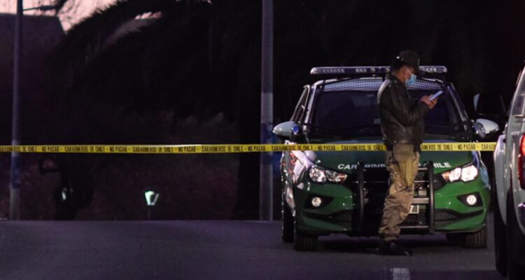 Esposa de carabinero muere en accidente de tránsito: funcionario está en riesgo vital