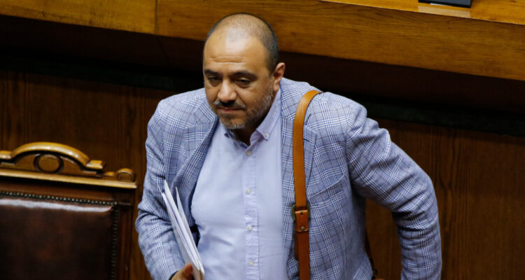 Oposición apunta a homofobia por Acusación Constitucional contra Ávila: Republicanos piden su renuncia