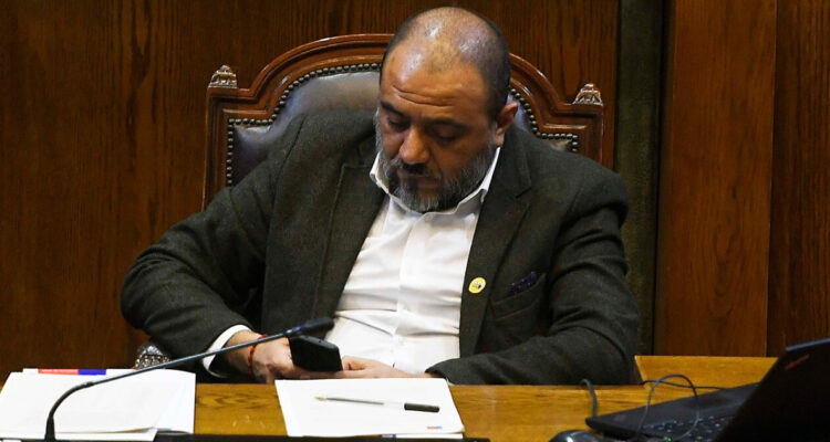 Denuncia de irregularidades en Junaeb: el “caballito de batalla” de la oposición en AC contra Ávila