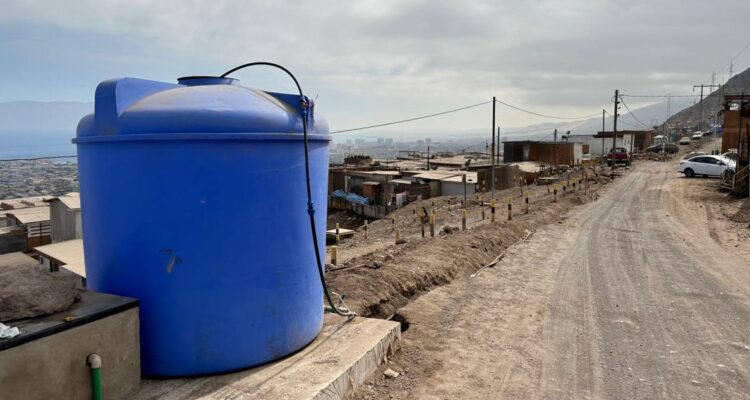 Fiscalía de Atacama indaga convenio con fundación de películas y mascotas para repartir agua potable
