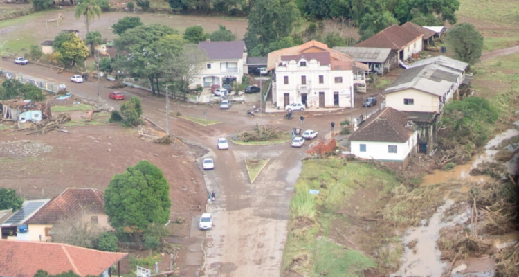 Al menos 11 muertos y 20 desaparecidos deja ciclón en el sur de Brasil