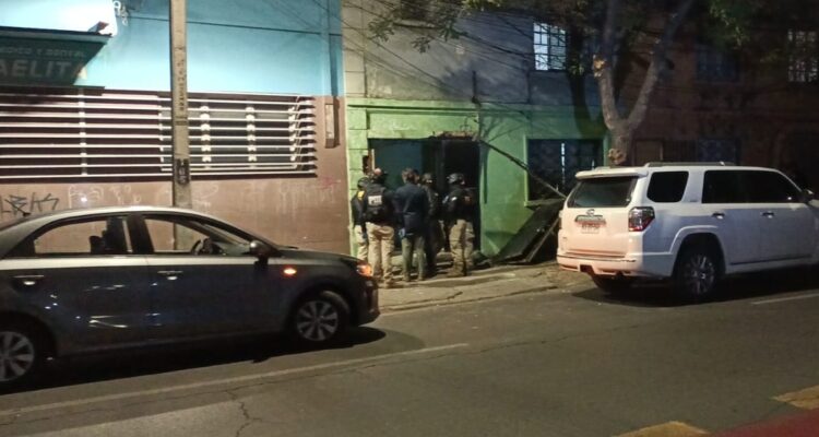 PDI realiza allanamiento en un domicilio de Santiago