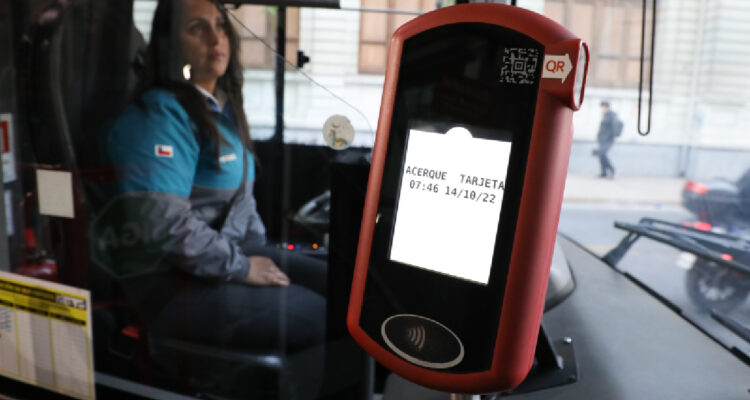 Se acaba el primer semestre del año: ¿Qué ocurrirá con el congelamiento del pasaje en Santiago?