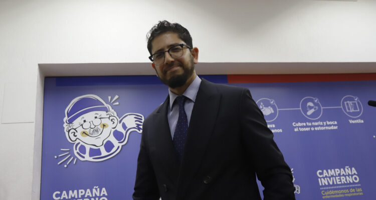 Subsecretario Araos confirma que se mantendrá en el cargo y anuncia investigación por polémica con CLC