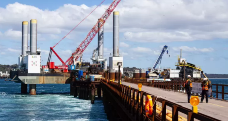 Continúa paralización de 140 operarios a cargo de la construcción del Puente Chacao