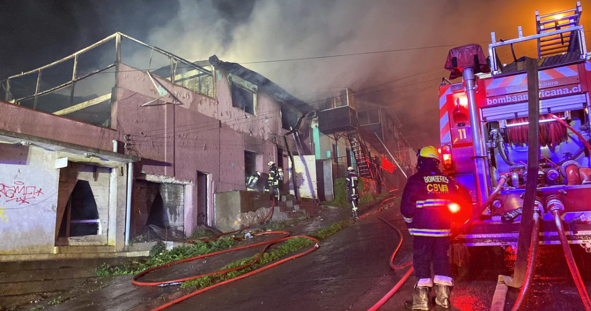Una casa destruida y un lesionado deja incendio en sector Cerro Cordillera en Valparaíso