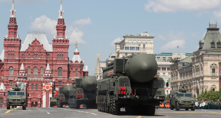 Presidente de Bielorrusia advierte que no durará en usar armas nucleares si son agredidos