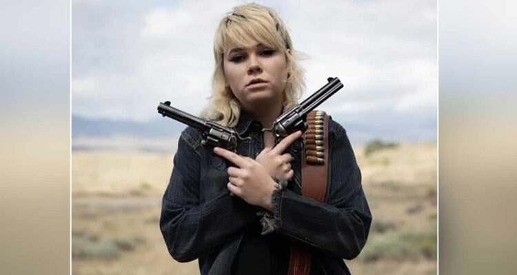 Armera del fatídico rodaje de “Rust” con Alec Baldwin enfrenta nuevo cargo por manipulación de pruebas