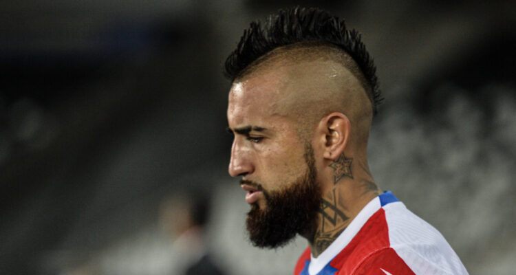 Arturo Vidal destrozado Brasil