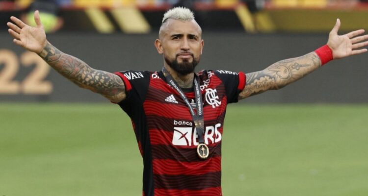 Arturo Vidal da potente pista sobre su futuro en arribo a Chile